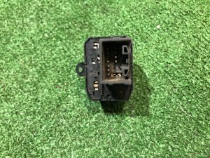 Блок управления зеркалами DAIHATSU TANTO OEM 84820B2440 LA600S 2017 KF