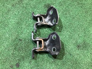 Петли двери передней левой 61220FA010 61220FA000 SUBARU EXIGA
