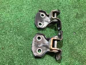 Петли двери передней правой 61220FA000 61220FA010 SUBARU EXIGA