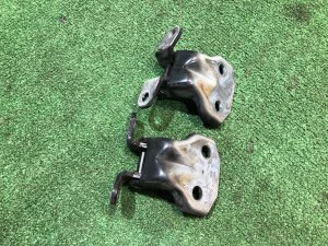 Right front door hinges SUBARU EXIGA OEM 61220FA000 61220FA010 YA5 2009 Black D4S