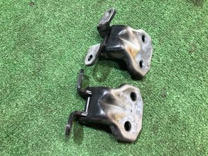 Right front door hinges SUBARU EXIGA OEM 61220FA000 61220FA010 YA5 2009 Black D4S