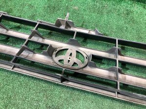 Grelha do radiador 2й рестайлинг 2005-2007г TOYOTA LAND CRUISER OEM 53101-60260, 53101-60967 J100