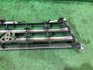 Решетка радиатора 2й рестайлинг 2005-2007г TOYOTA LAND CRUISER 100 OEM 53101-60260, 53101-60967 J100