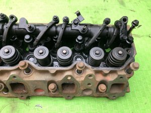 左气缸盖 с коромыслом! ISUZU GIGA OEM 1-11110-833-0 CXZ82K1D 2007 12PE1