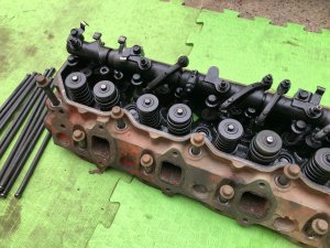 左气缸盖 с коромыслом! ISUZU GIGA OEM 1-11110-833-0 CXZ82K1D 2007 12PE1