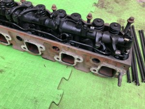 左气缸盖 с коромыслом! ISUZU GIGA OEM 1-11110-833-0 CXZ82K1D 2007 12PE1