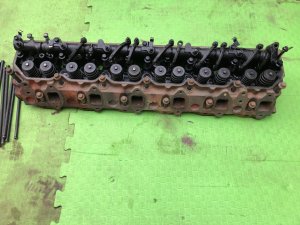 左气缸盖 с коромыслом! ISUZU GIGA OEM 1-11110-833-0 CXZ82K1D 2007 12PE1