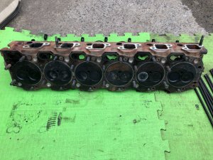 左气缸盖 с коромыслом! ISUZU GIGA OEM 1-11110-833-0 CXZ82K1D 2007 12PE1