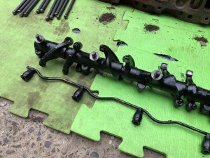 左气缸盖 с коромыслом! ISUZU GIGA OEM 1-11110-833-0 CXZ82K1D 2007 12PE1