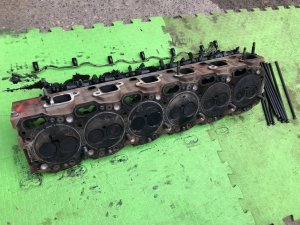 Right cylinder head с коромыслом! ISUZU GIGA OEM 1-11110-834-0 CXZ82K1D 2007 12PE1