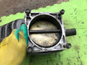 节气门 с резонатором ISUZU GIGA OEM 1-14210-184-1, 1-14230-143-0, 1-14230-152-0 CXZ82K1D 2007 12PE1