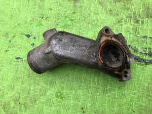 Патрубок корпуса термостата 1-14228-143-0 ISUZU GIGA