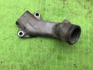 Патрубок корпуса термостата ISUZU GIGA OEM 1-14228-143-0 CXZ82K1D 2007