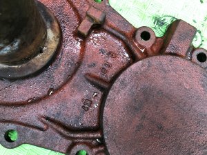 Крышка термостата ISUZU GIGA OEM 1-13116-081-0, 1-13116-082-0 CXZ82K1D 2007