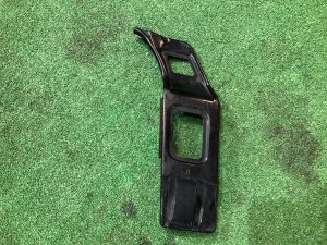 Крепление переднего бампера правое 57707AE000 SUBARU LEGACY