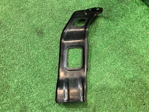 Крепление переднего бампера правое SUBARU LEGACY OEM 57707AE000 BE5 2002 BLUE 14L,11K