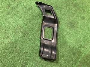 Крепление переднего бампера левое SUBARU LEGACY OEM 57707AE010 BE5 2002 BLUE 14L,11K