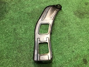 Крепление переднего бампера правое SUBARU LEGACY GRAND WAGON OEM 57724AC252 BG9 1996 green 5V5