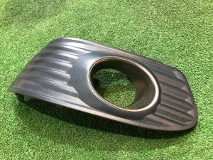 Заглушка вокруг туманки левая SUBARU LEGACY OEM 57731AE330 BE5 2002 BLUE 14L,11K
