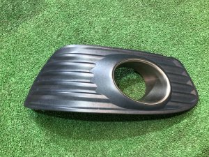 Заглушка вокруг туманки левая SUBARU LEGACY OEM 57731AE330 BE5 2002 BLUE 14L,11K