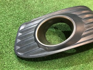 Заглушка вокруг туманки правая SUBARU LEGACY OEM 57731AE320 BE5 2002 BLUE 14L,11K