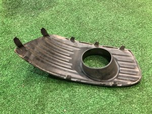 Заглушка вокруг туманки правая SUBARU LEGACY OEM 57731AE320 BE5 2002 BLUE 14L,11K