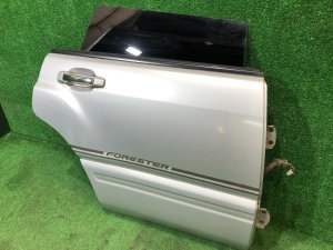 Porta traseira direita SUBARU FORESTER OEM 61401FC000 SF5 1997 SILVER 406