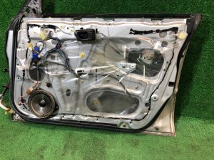 右前门 SUBARU FORESTER OEM 61101FC000 SF5 1997 SILVER 406
