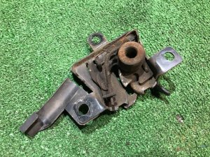 กลอนล็อกฝากระโปรงหน้า SUBARU FORESTER OEM 57310FC000 SF5 1997 SILVER 406