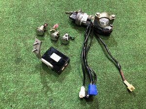 Комплект замков SUBARU FORESTER OEM 57491FC010, 83121FC100 SF5 1997 SILVER 406
