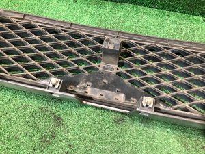 フロントグリル SUBARU FORESTER OEM 91065FC050SG SF5 1997 SILVER 406