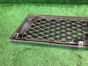 フロントグリル SUBARU FORESTER OEM 91065FC050SG SF5 1997 SILVER 406