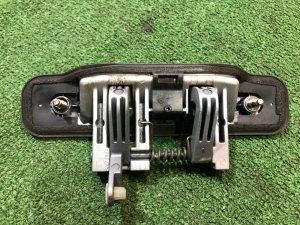 Puxador da porta da bagageira SUBARU FORESTER OEM 60313FC000SG SF5 1997 SILVER 406