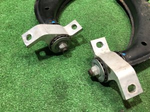 フロントアーム новые сайлент-блоки SUBARU FORESTER OEM 20200AA200, 20200AA210 SF5 1997 EJ20G AT