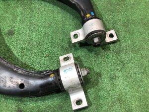フロントアーム новые сайлент-блоки SUBARU FORESTER OEM 20200AA200, 20200AA210 SF5 1997 EJ20G AT
