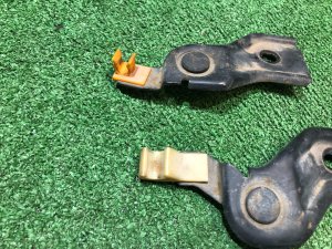 Держатель палки капота SUBARU FORESTER OEM 57255AA000, 57255FA020 SF5 1997 SILVER 406