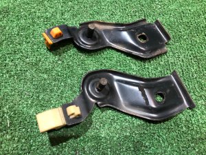 Держатель палки капота SUBARU FORESTER OEM 57255AA000, 57255FA020 SF5 1997 SILVER 406