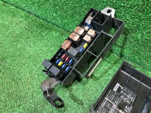 Блок предохранителей SUBARU FORESTER OEM 82231SA300 SG5 2004 EJ205 AT