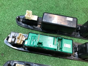 パワーウィンドウ制御ユニット SUBARU FORESTER OEM 83071SA070 SG5 2004 EJ205 AT