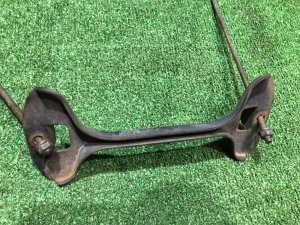 バッテリーステー SUBARU FORESTER OEM 82182AA040 SG5 2004
