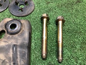 Крепление Т-образной балки SUBARU FORESTER OEM 41332SA040, 901030005 SG5 2004