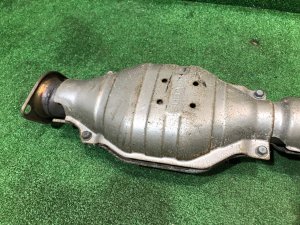 Средняя часть глушителя катализатор RCSA2 SUBARU FORESTER OEM 44200SA010 SG5 2004 EJ205 AT