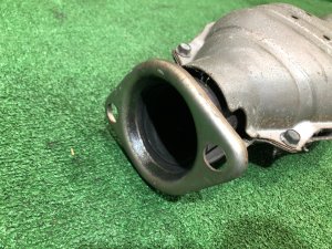 Средняя часть глушителя катализатор RCSA2 SUBARU FORESTER OEM 44200SA010 SG5 2004 EJ205 AT