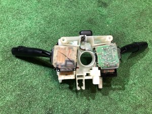 Блок подрулевых переключателей SUBARU LANCASTER OEM 83111AE020 BHE BH9 1999 EJ254