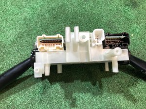 Блок подрулевых переключателей SUBARU LANCASTER OEM 83111AE020 BHE BH9 1999 EJ254
