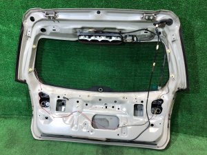 Дверь пятая SUBARU LANCASTER OEM 60800AE040, 63011AE010, 84251AE060 BHE BH9 BH5 1999 BEIGE 8L5