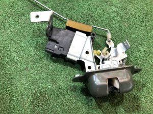 Замок пятой двери SUBARU LANCASTER OEM 60319FA200 BH9 1999 BEIGE 8L5