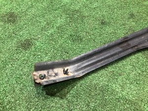 Крепление переднего бампера левое SUBARU LANCASTER OEM 57707AE240 BHE BH9 1999 BEIGE 8L5