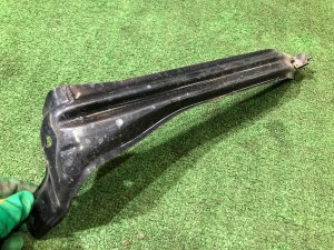 Крепление переднего бампера левое SUBARU LANCASTER OEM 57707AE240 BHE BH9 1999 BEIGE 8L5