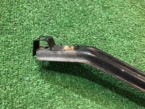 Крепление переднего бампера правое SUBARU LANCASTER OEM 57707AE230 BHE BH9 1999 BEIGE 8L5